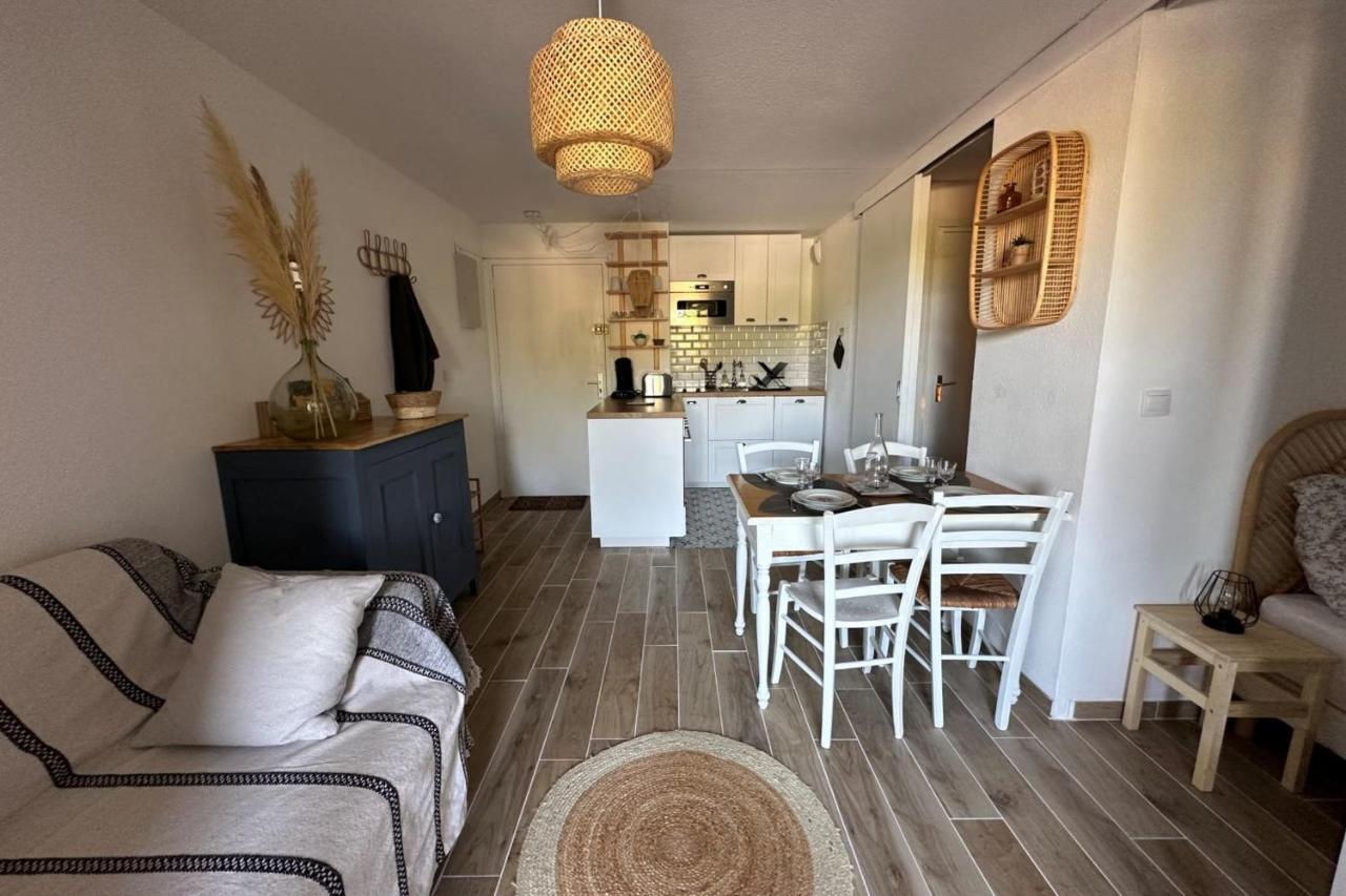 Very Cosy Apartment At 200 M From The Beaches La Londe-les-Maures Esterno foto