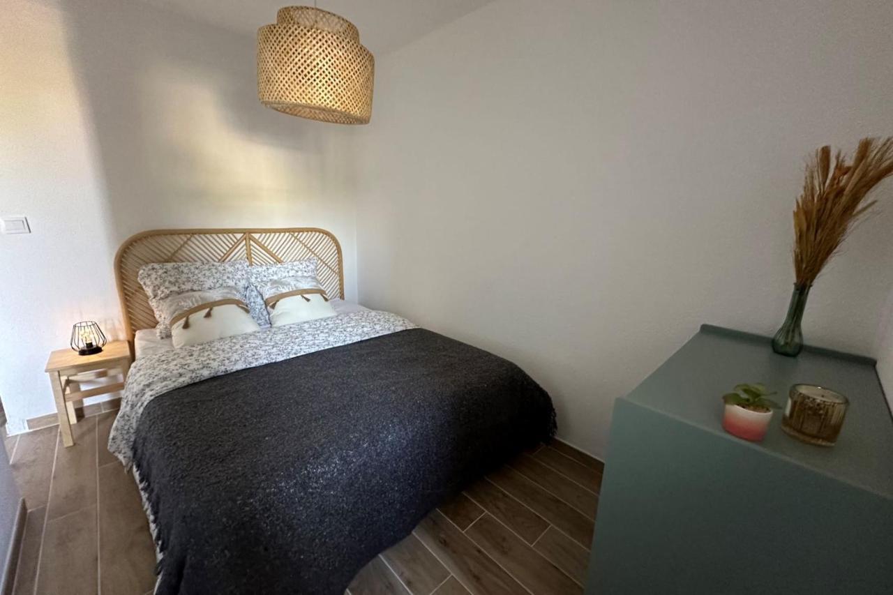 Very Cosy Apartment At 200 M From The Beaches La Londe-les-Maures Esterno foto