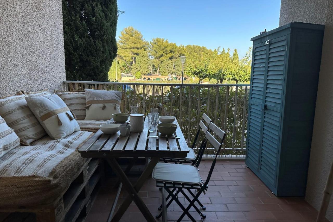 Very Cosy Apartment At 200 M From The Beaches La Londe-les-Maures Esterno foto