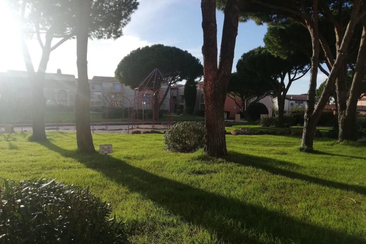 Very Cosy Apartment At 200 M From The Beaches La Londe-les-Maures Esterno foto